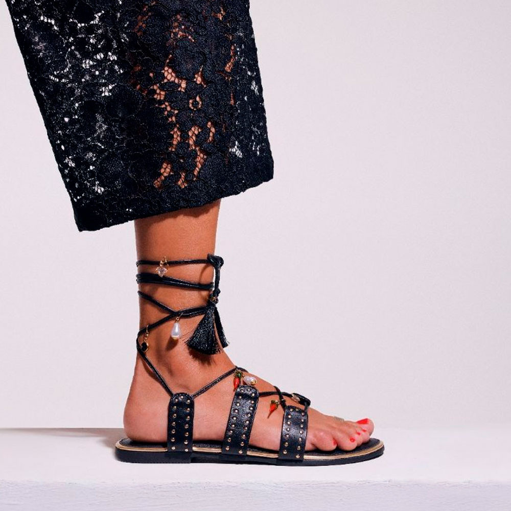 SANDALIAS PIEL ABALORIOS Y TACHAS IONE - Gioseppo - Banango Shop