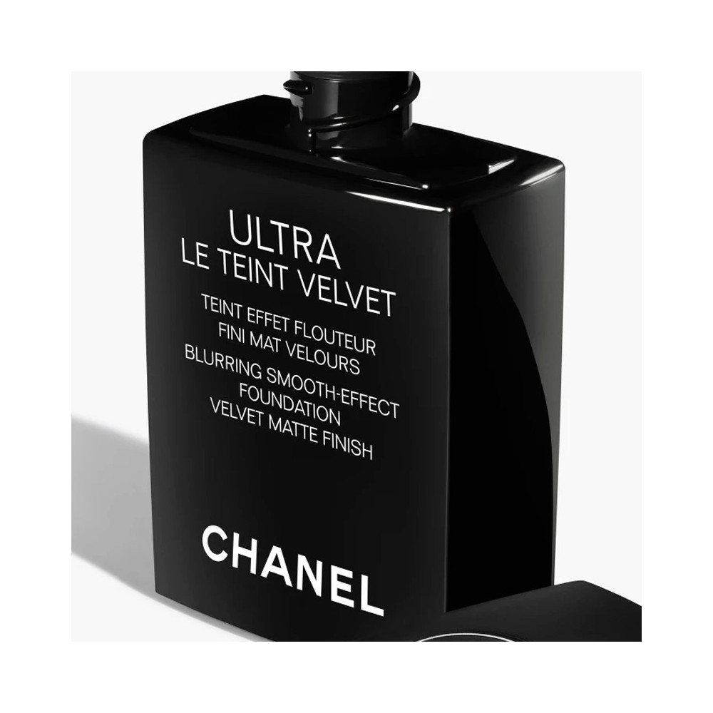 Ultra Le Teint Velvet Fondo De Maquillaje Efecto Unificador. Acabado Mate Aterciopelado - CHANEL - Banango Shop