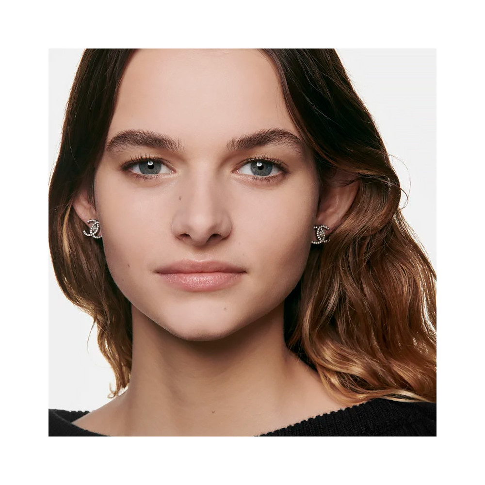 Ultra Le Teint Velvet Fondo De Maquillaje Efecto Unificador. Acabado Mate Aterciopelado - CHANEL - Banango Shop